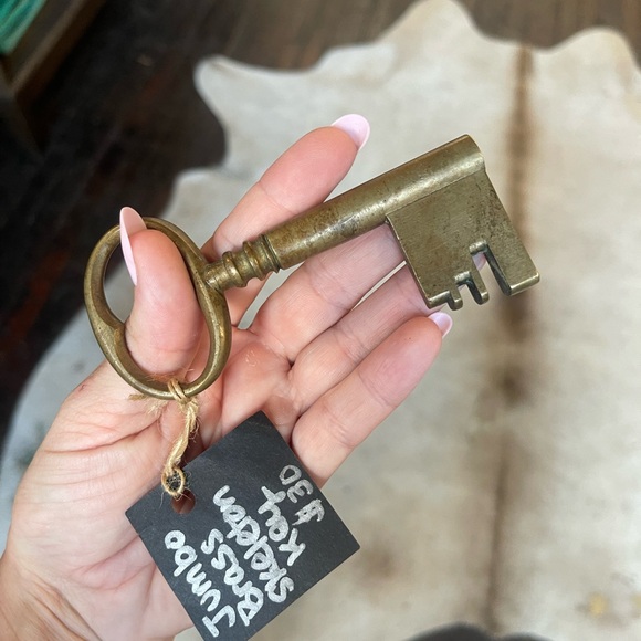 LARGE Vintage Brass Skeleton Key - Picture 1 of 5
